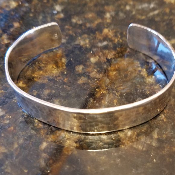 Silpada Sterling Silver Hammered Cuff Bracelet .925 - Picture 2 of 4